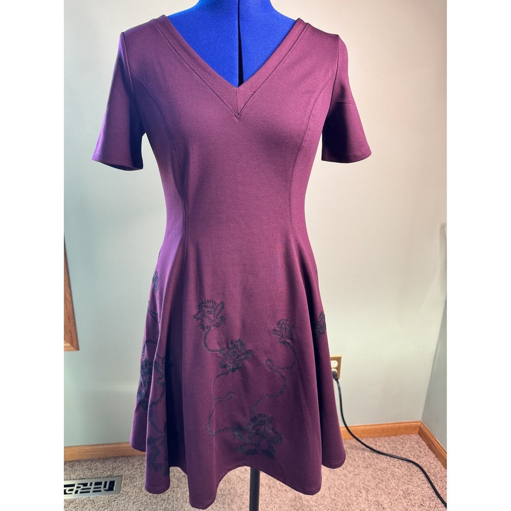 Simply Vera Vera Wang Womens XS Purple Ponte V-Neck Floral Embroidered Dress NEW